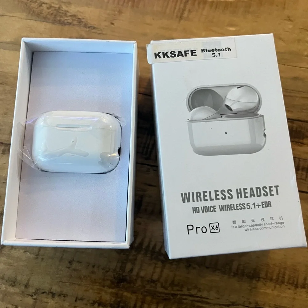 Wireless mini ear buds